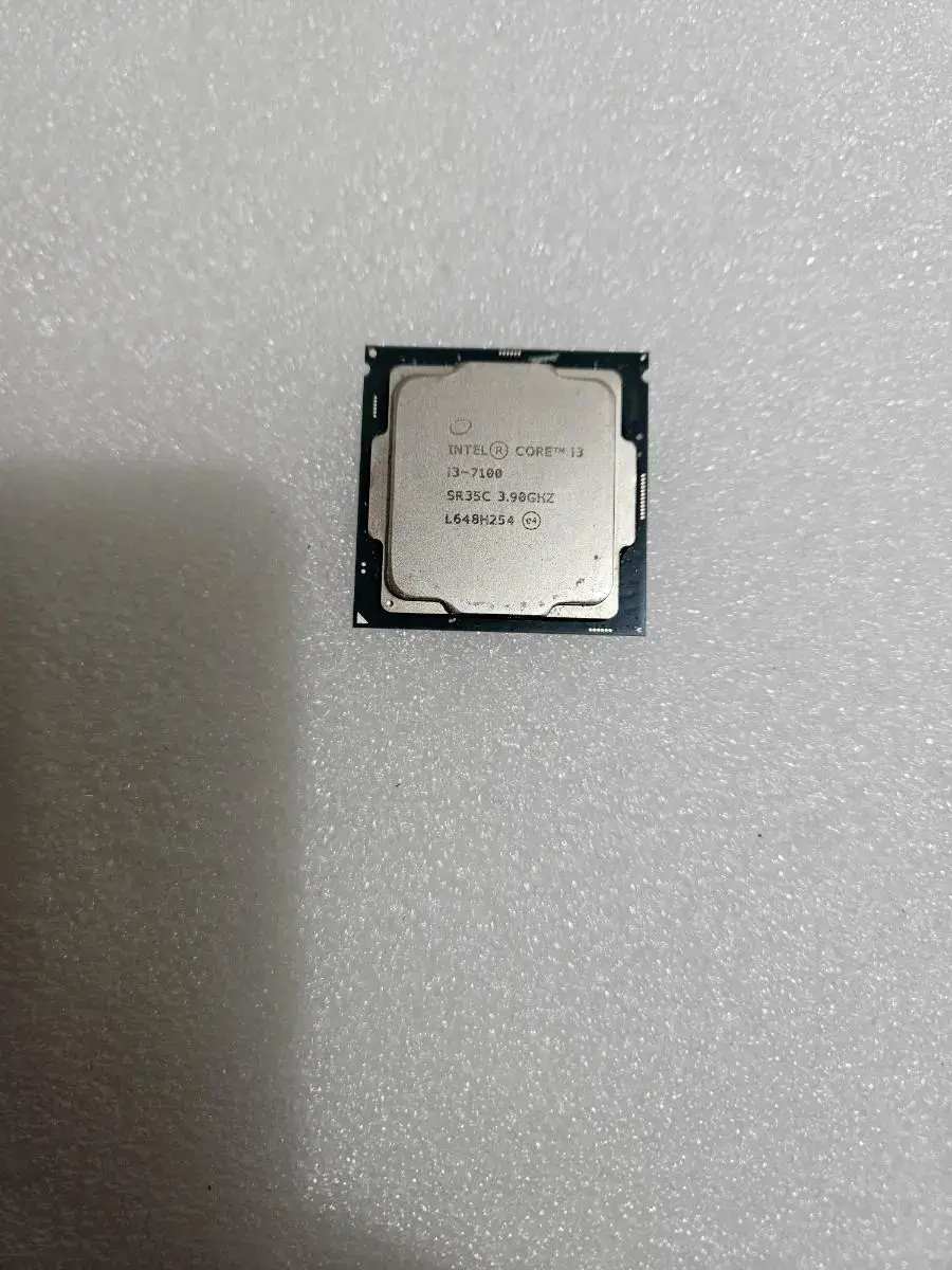 CPU i3-7100 입니다